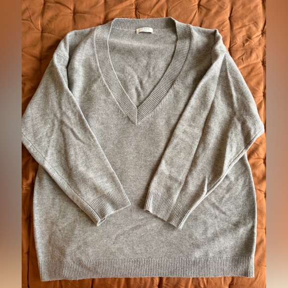 Aritzia Light Heather Grey V-Neck Wool Sweater - Picture 2 of 7